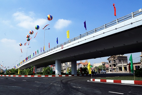 Cầu vượt và nút giao thông khác mức Nguyễn Bỉnh Khiêm trong ngày khánh thành.